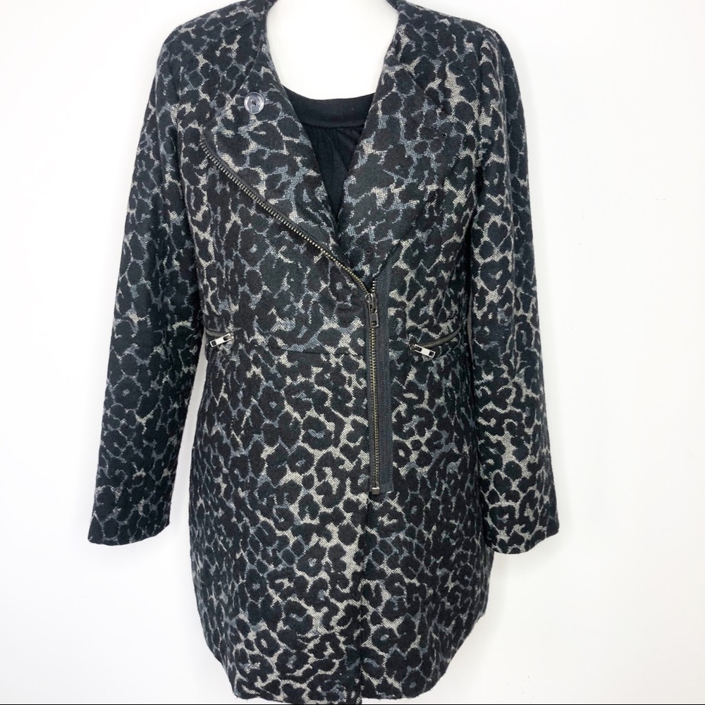OXMO BOUTIQUE BLACK AND GRAY LEOPARD PRINT COAT